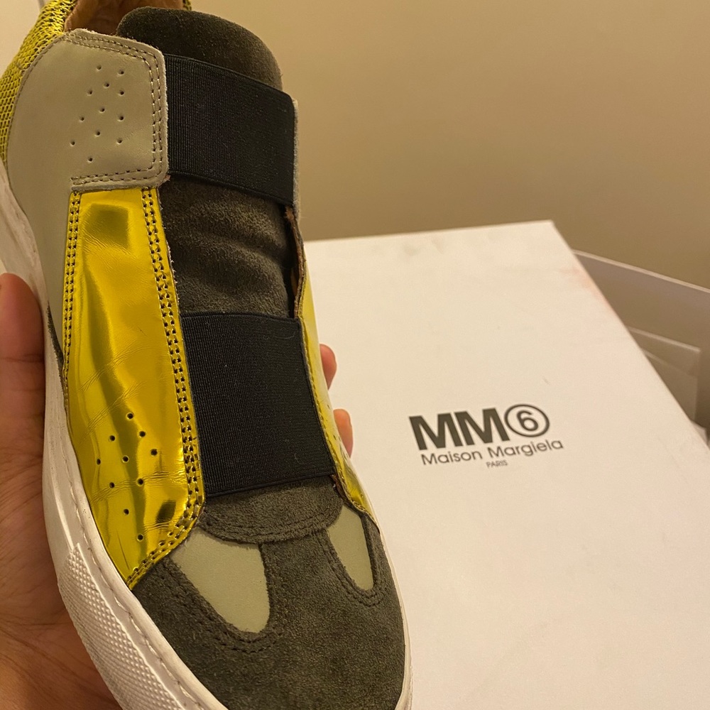 I am selling these Maison Margiela sneakers